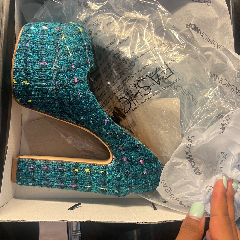 Platform heels - Picture 2 of 3